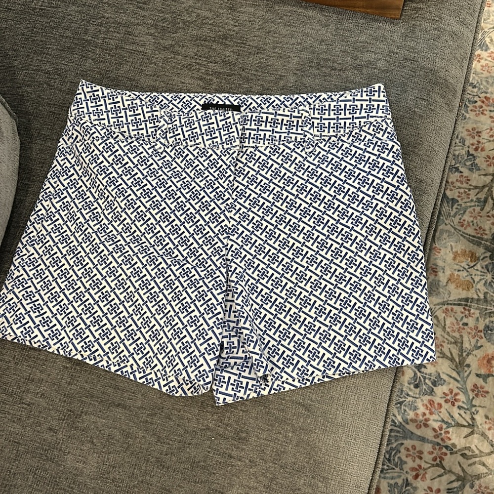 The Limited chino geometric blue and white patterned shorts size 8
